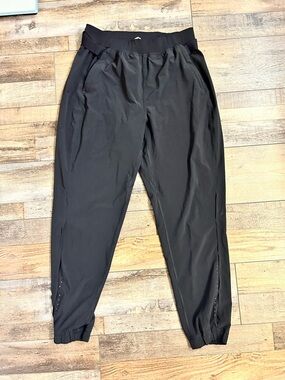 lululemon athletica women’s Black Lightweight Jogger pant